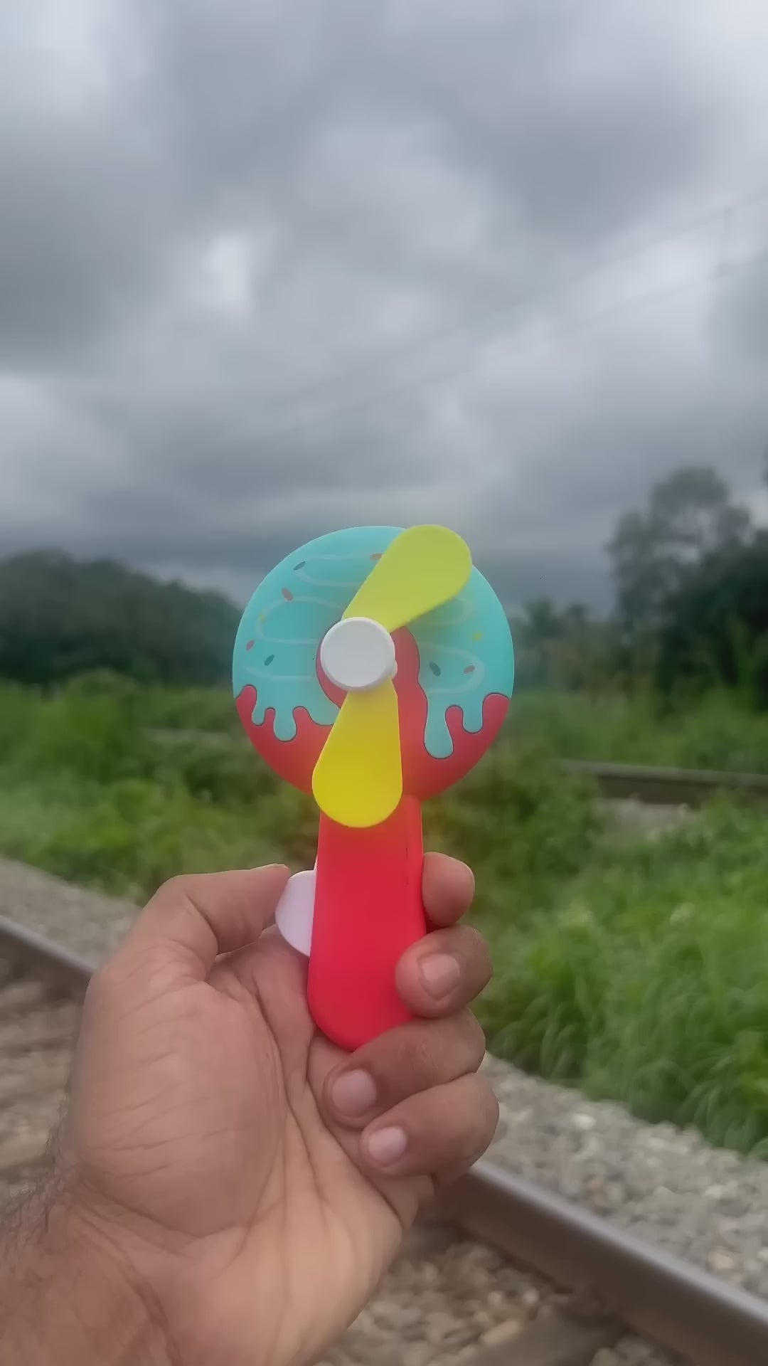 Donut Kid Fan – Cute Handheld Mini Fan for Kids